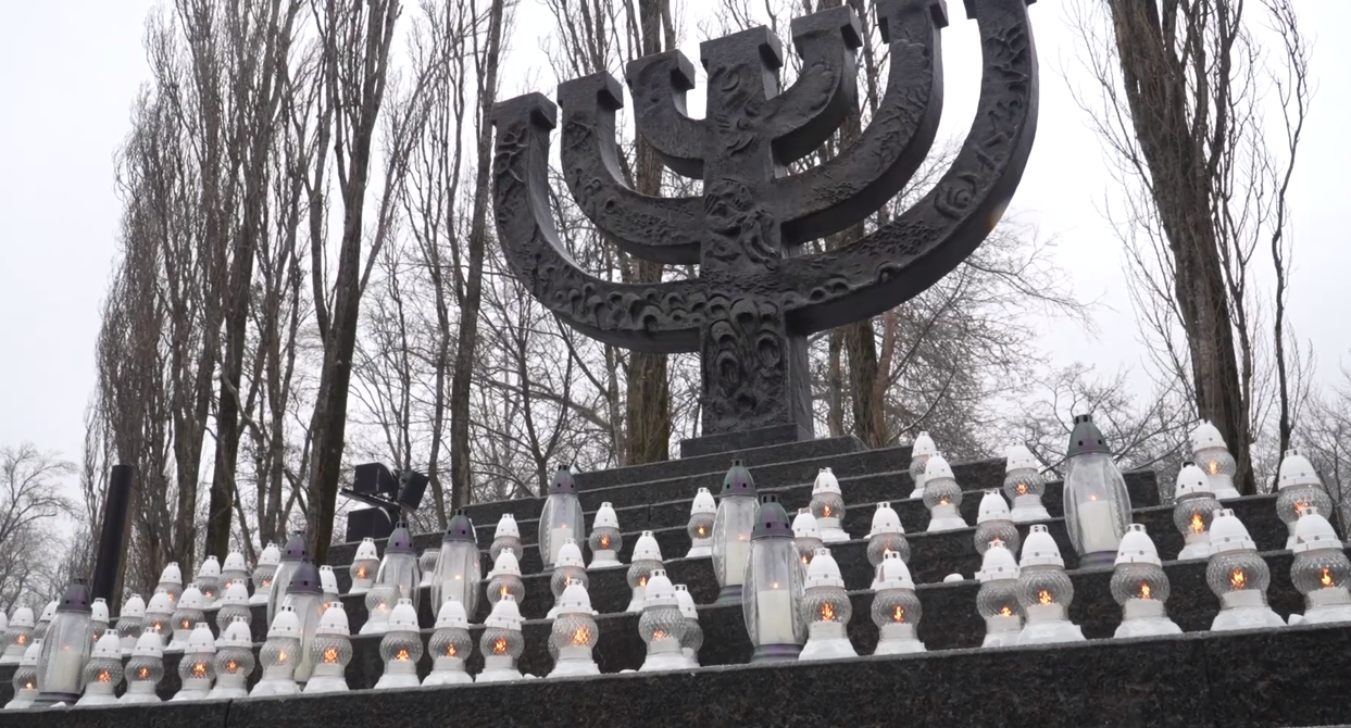 "Это четкий урок истории": Зеленский почтил память жертв Холокоста и призвал мир действовать. Видео