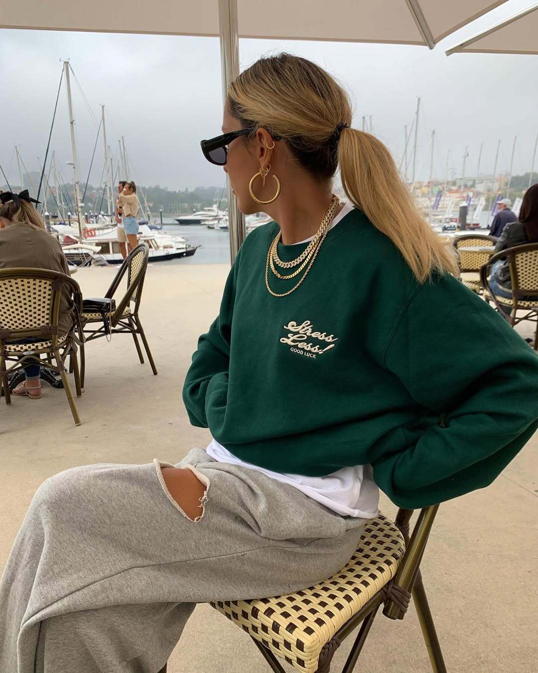 В 2026 это уже не модно: 5 устаревших цветов, которые испортят любой образ