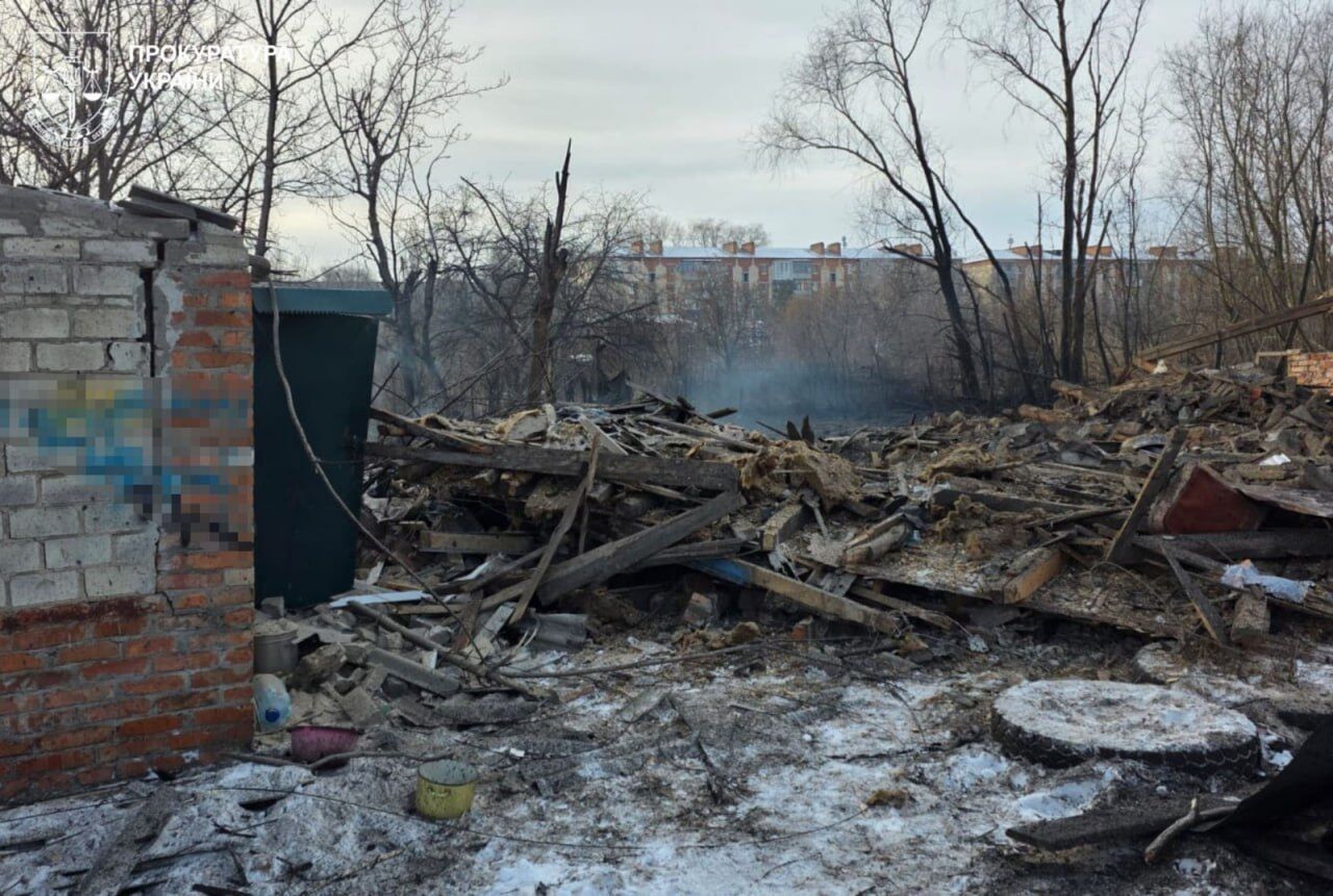 ФАБи влучили в приватний сектор: окупанти ударом по Слов'янську вбили подружжя, їх син поранений. Фото та відео