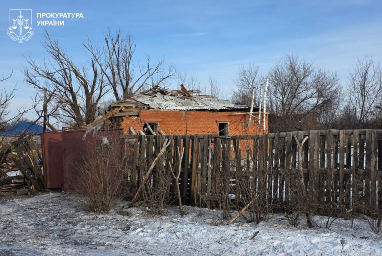 ФАБи влучили в приватний сектор: окупанти ударом по Слов'янську вбили подружжя, їх син поранений. Фото та відео