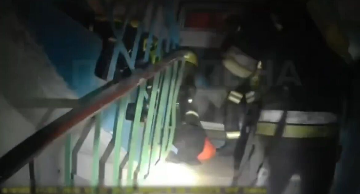 "Давайте руку": в полиции показали, как спасали людей после российского удара по Одессе. Видео