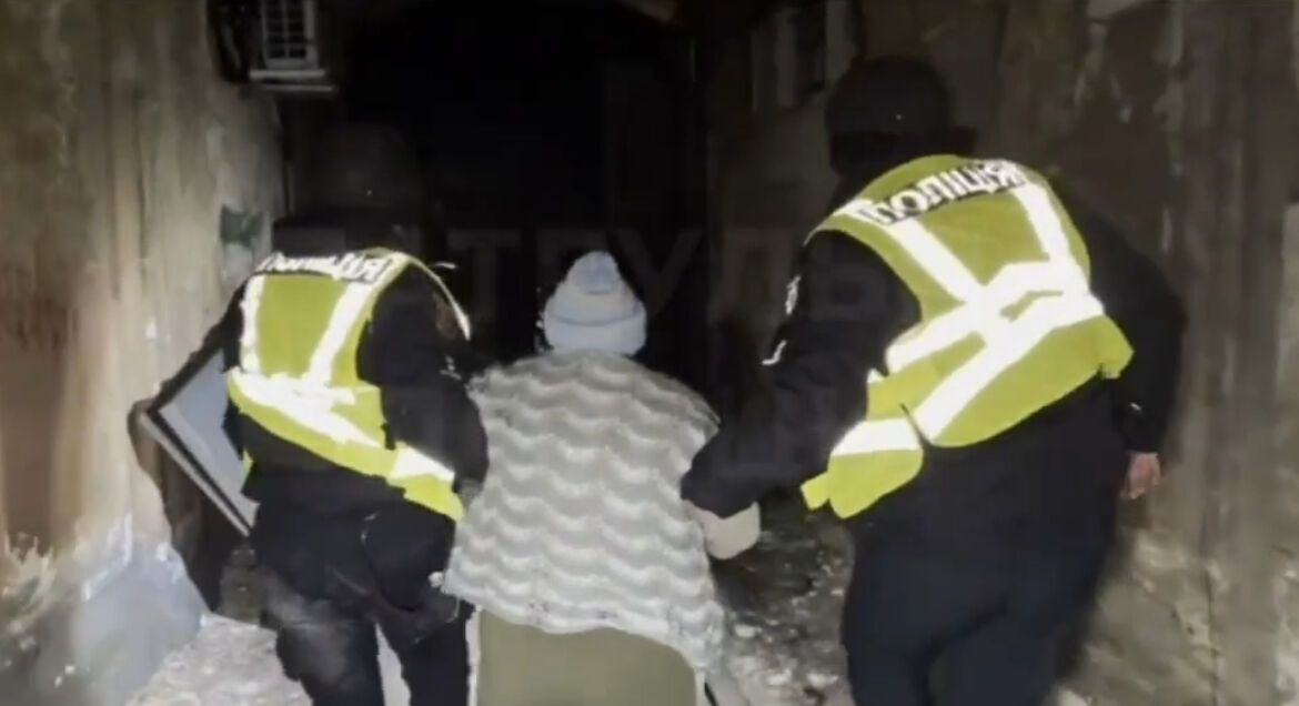 "Давайте руку": в полиции показали, как спасали людей после российского удара по Одессе. Видео