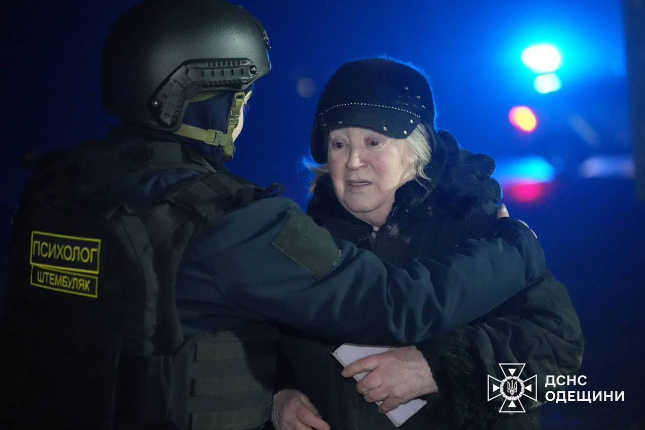 РФ массированно атаковала Одессу дронами: повреждены объект инфраструктуры и дома, есть жертва, пострадали десятки людей. Фото и видео