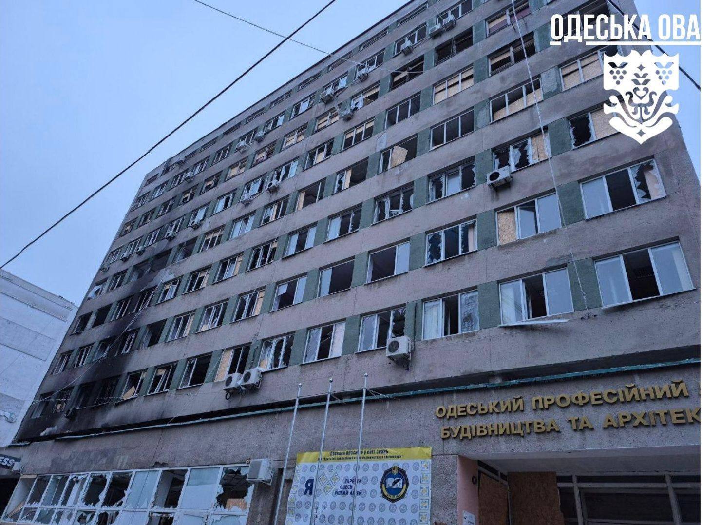 Под ударом оказались детсад и лицей: в Одессе в результате вражеской атаки повреждены учебные заведения. Фото