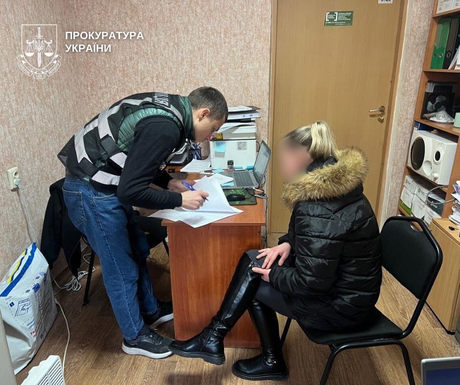 В Киеве мать в "воспитательных целях" пытала 9-летнего сына и заставляла спать без одежды в туалете. Подробности дела