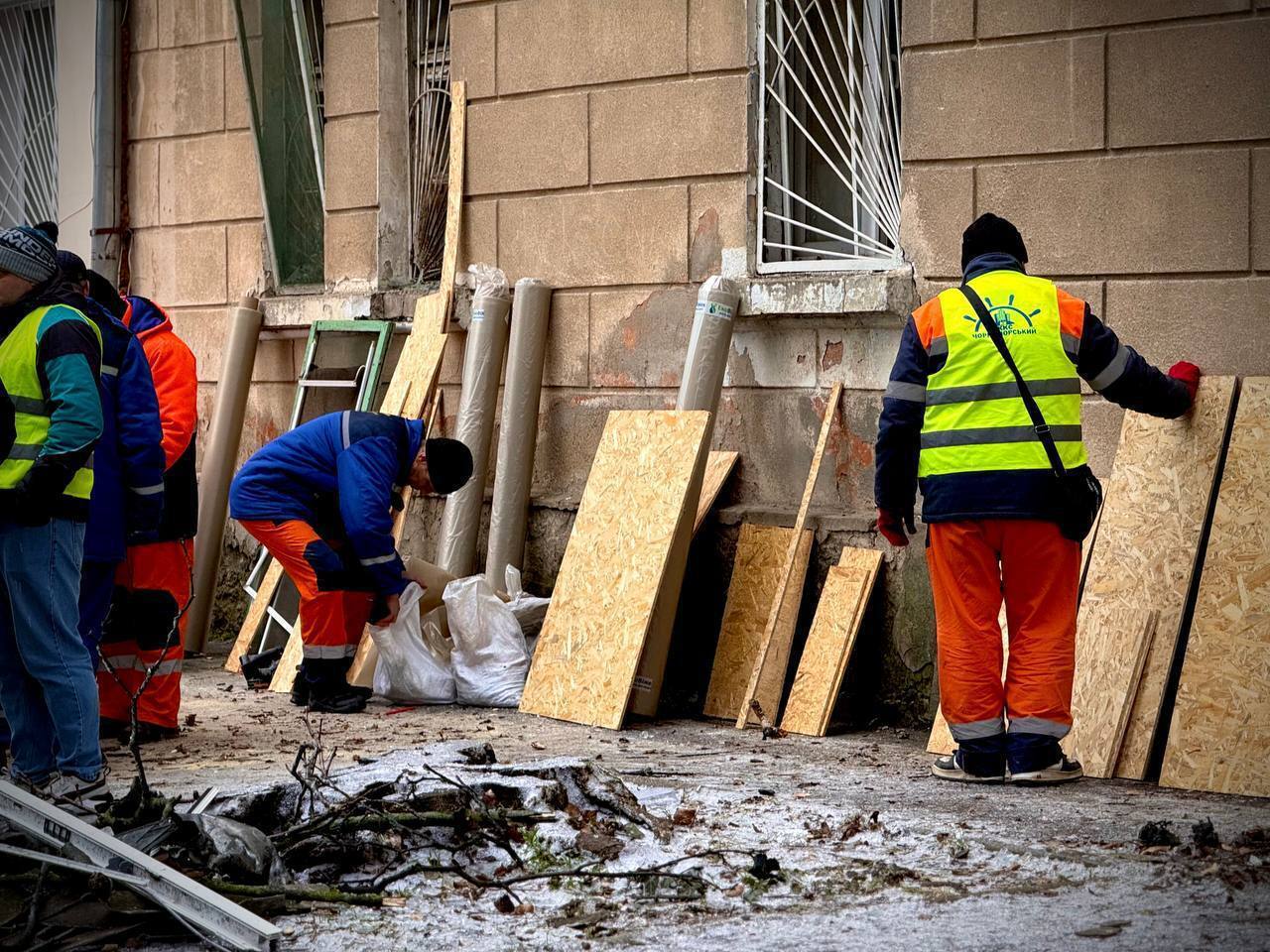 Под ударом оказались детсад и лицей: в Одессе в результате вражеской атаки повреждены учебные заведения. Фото