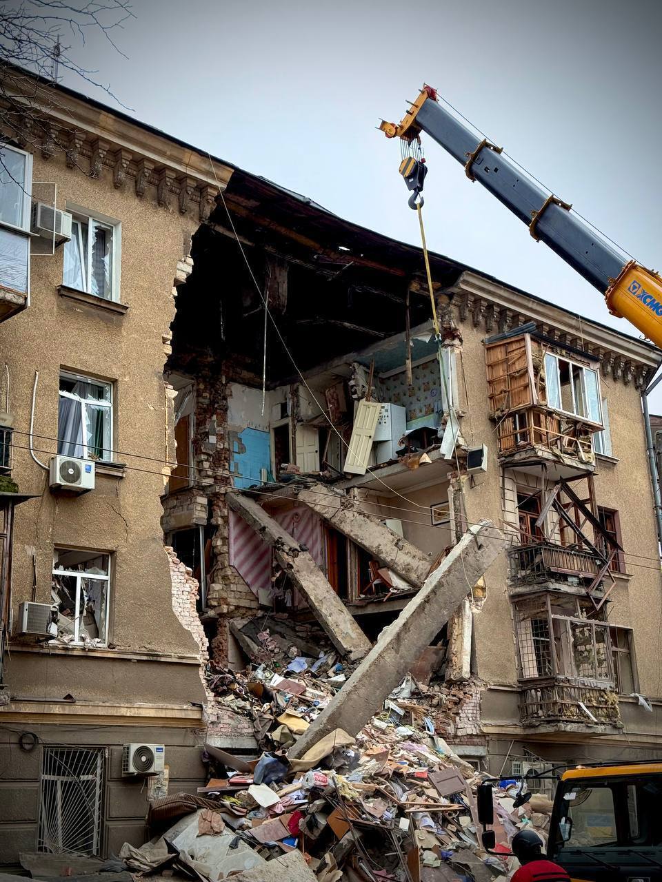 Под ударом оказались детсад и лицей: в Одессе в результате вражеской атаки повреждены учебные заведения. Фото