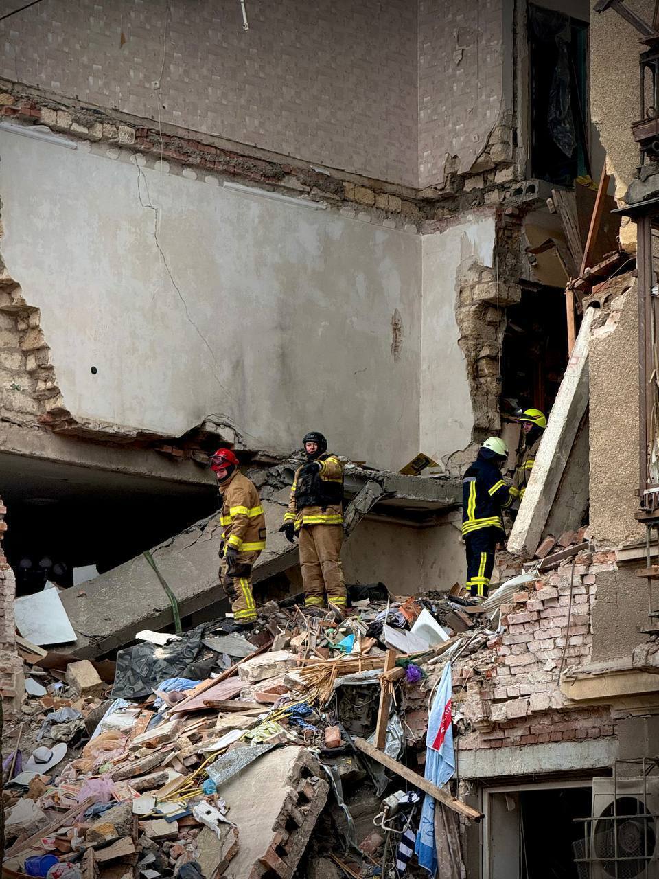 Под ударом оказались детсад и лицей: в Одессе в результате вражеской атаки повреждены учебные заведения. Фото