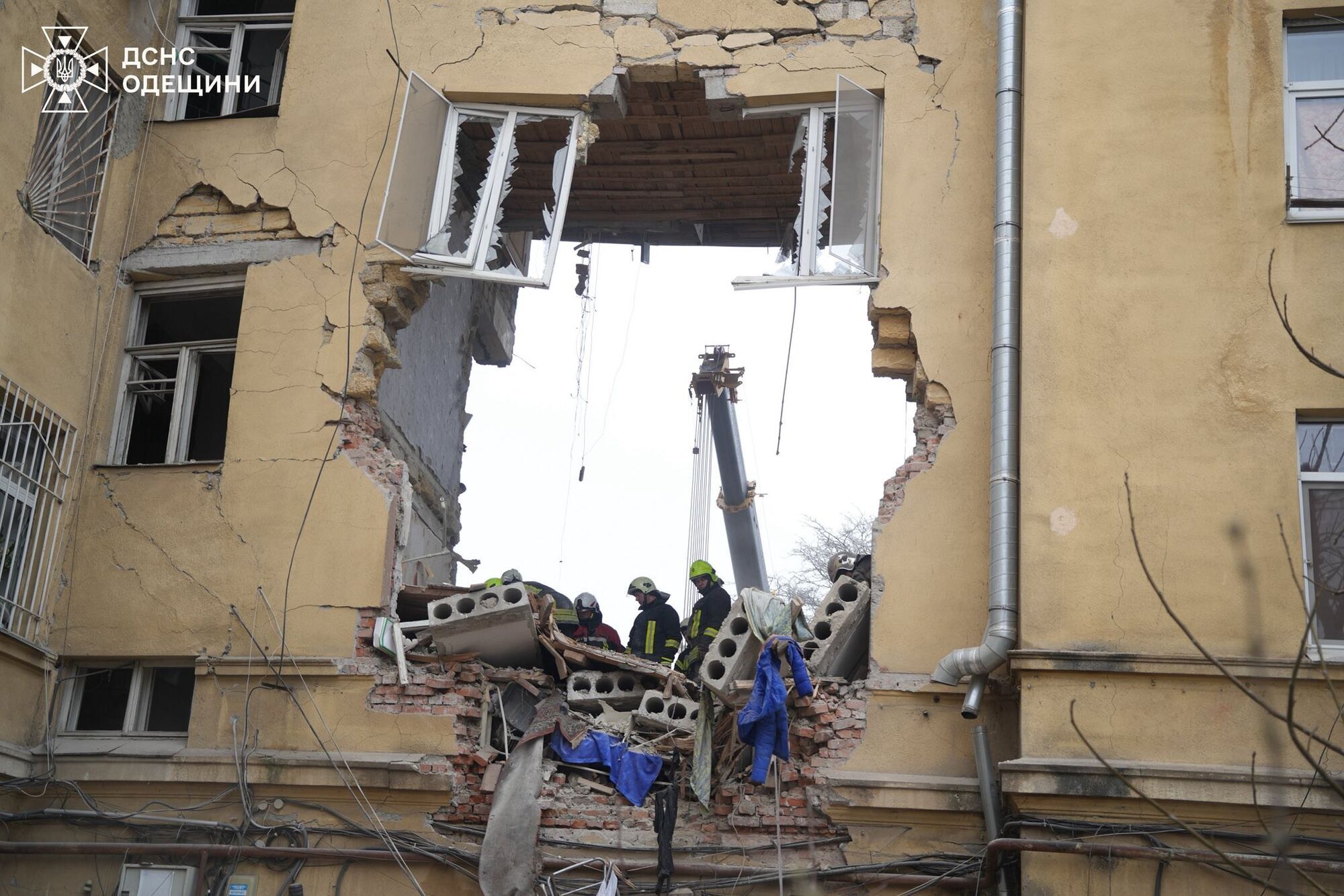 РФ масовано атакувала Одесу дронами: пошкоджено обʼєкт інфраструктури та будинки, є жертви, постраждали десятки людей. Фото і відео