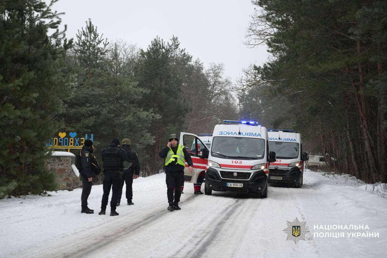 На Черкащині зловмисник під час затримання відкрив вогонь по правоохоронцях: загинуло четверо поліцейських. Фото