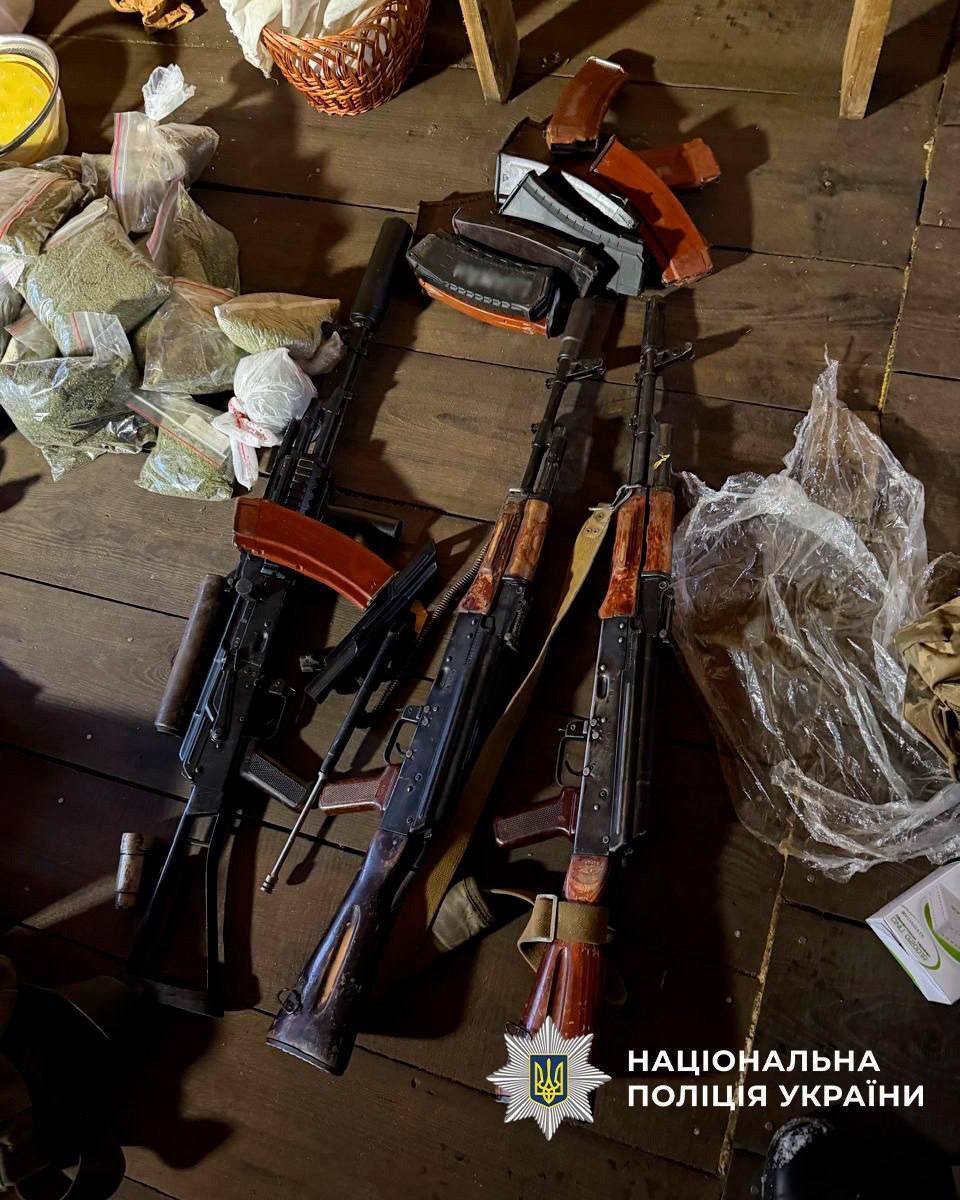 На Черкащині зловмисник під час затримання відкрив вогонь по правоохоронцях: загинуло четверо поліцейських. Фото