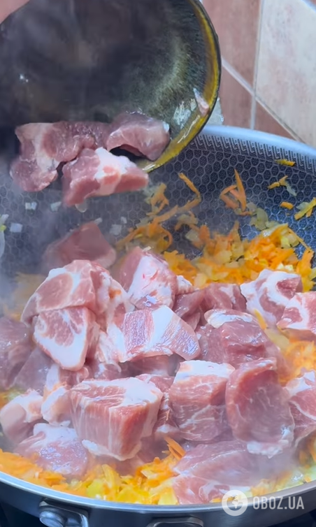 Смачний плов з м'ясом на вечерю: як приготувати ситну страву на сковорідці