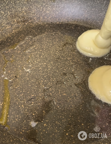 Ідеальні оладки на кефірі: як зробити тісто, щоб воно не розтікалось і не горіло