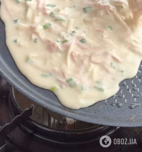 На смак як піца: тонкі млинці з сиром і ковбасою за 10 хвилин