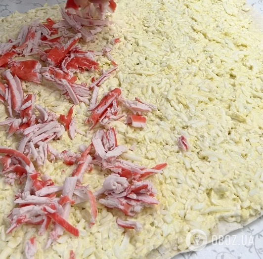 Рулет із лаваша з крабовою начинкою: рецепт бюджетної закуски за 10 хвилин