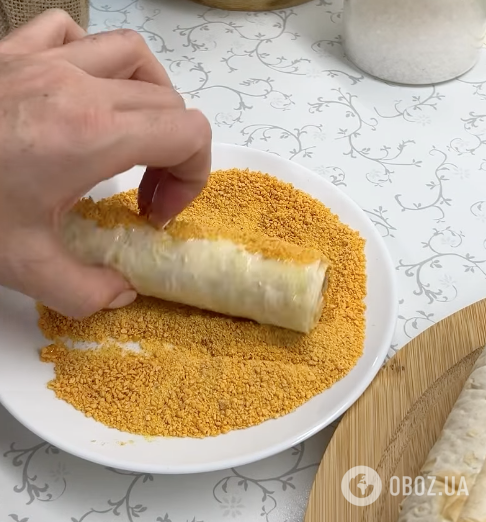 Трубочки з лаваша і сосисок у хрусткому клярі: найлегший рецепт ситної страви