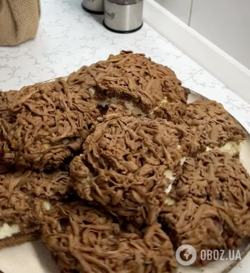 Тертий пиріг із сирною начинкою: найпростіший рецепт смачного десерта до чаю