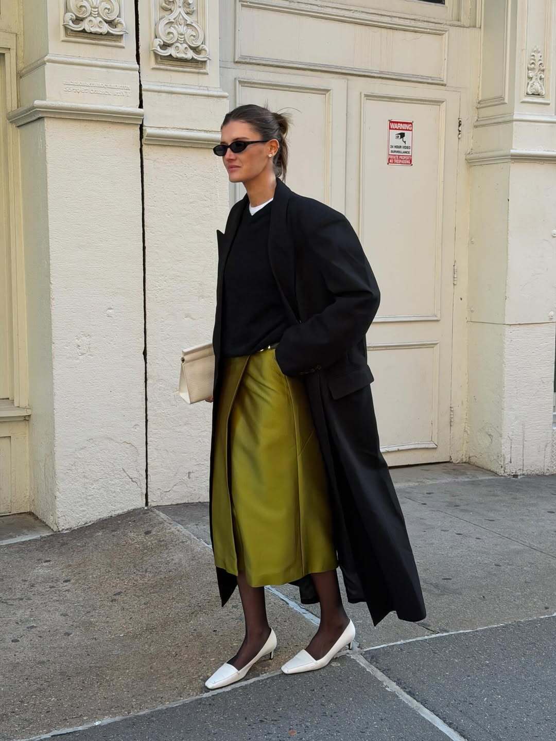 В 2026 это уже не модно: 5 устаревших цветов, которые испортят любой образ