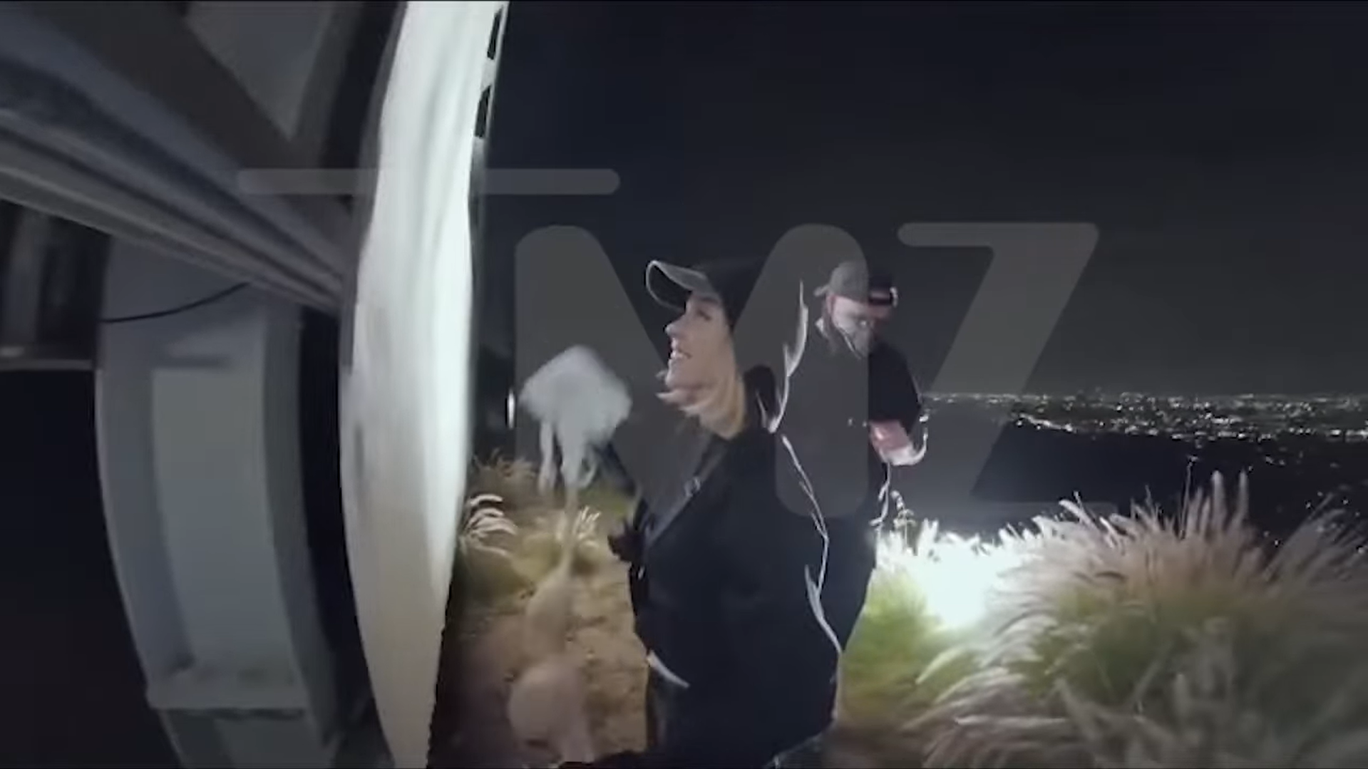 Звезда "Служанки" Сидни Суини "осквернила" главный символ Голливуда и нарвалась на проблемы с законом