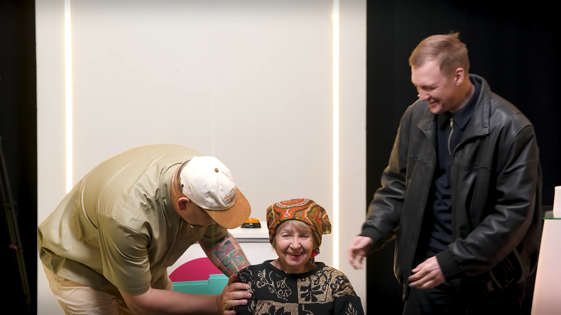 "Поднимайте шум, когда пенсионерам платят 2000 грн!" На известном шоу обматерили бабушку-актрису и оправдались за инцидент