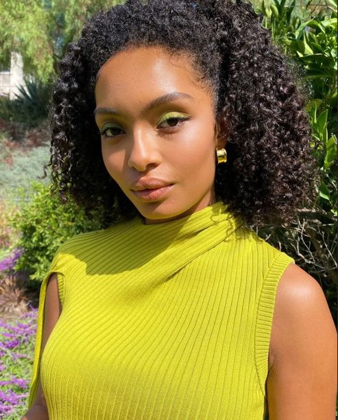 В 2026 это уже не модно: 5 устаревших цветов, которые испортят любой образ