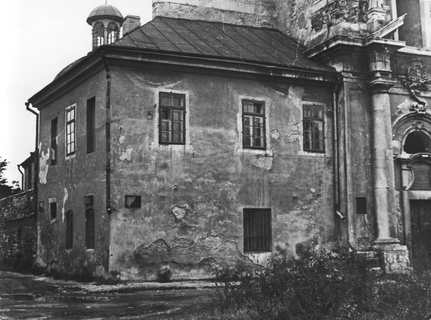 Знаменитий будинок Потоцького показали у різні роки: архівні фото