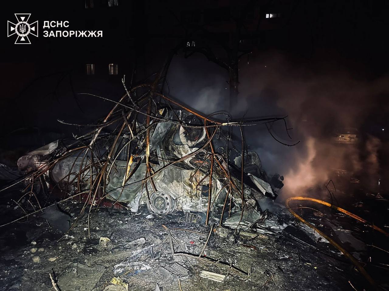 Россия ударила по Запорожью, есть прилет во двор многоэтажки: пострадали люди. Фото и видео