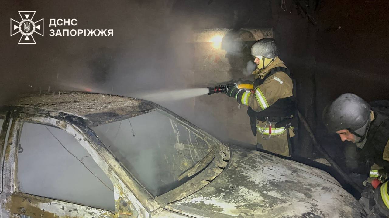 Россия ударила по Запорожью, есть прилет во двор многоэтажки: пострадали люди. Фото и видео