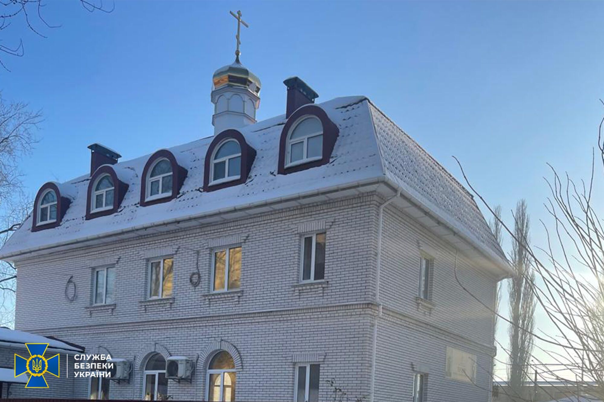 Под Киевом священник УПЦ МП "отжал" здание церкви. Подробности дела и фото