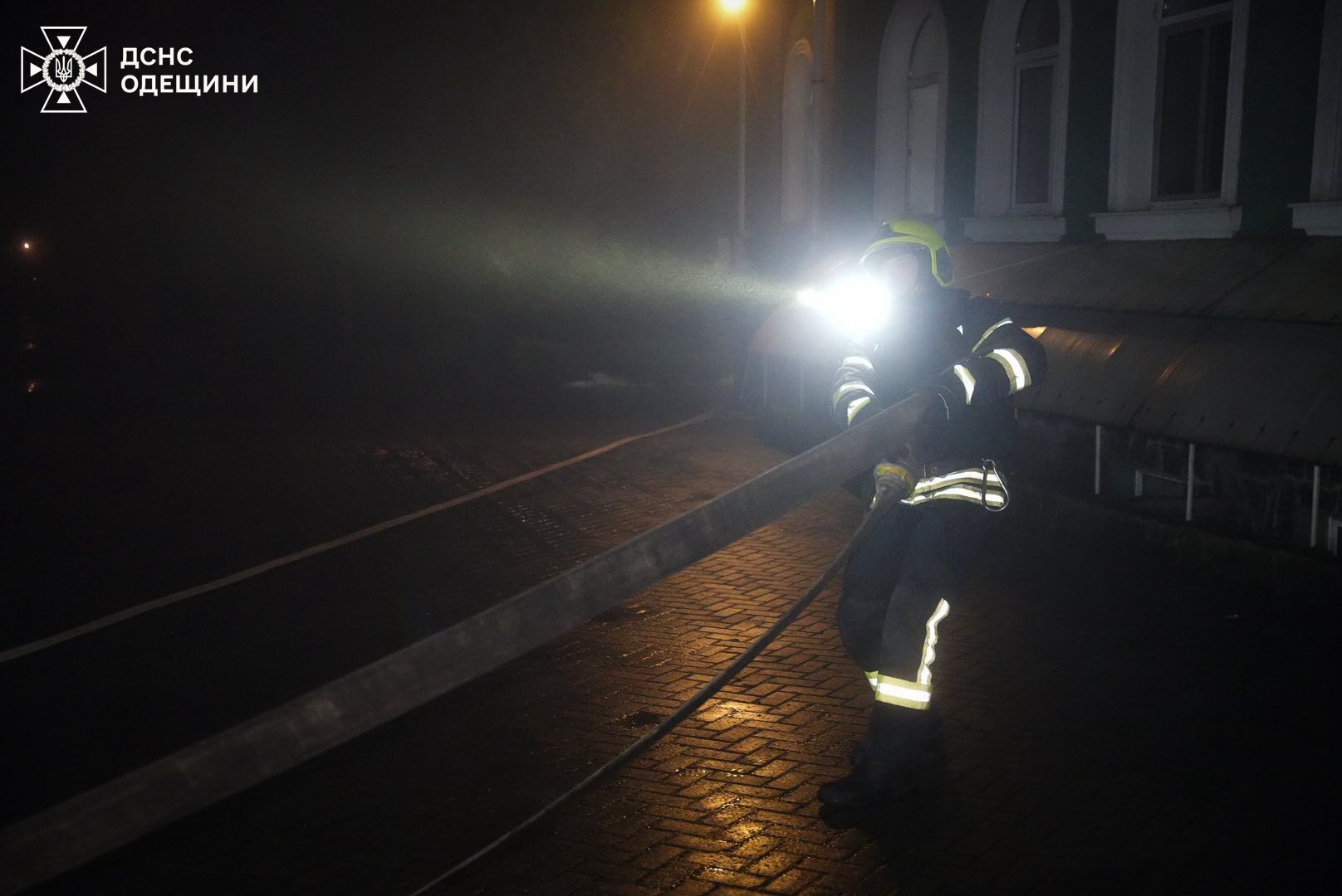 Росія вдарила по Одещині: сталась пожежа на території монастиря пошкоджено будівлі, є постраждалі. Фото і відео