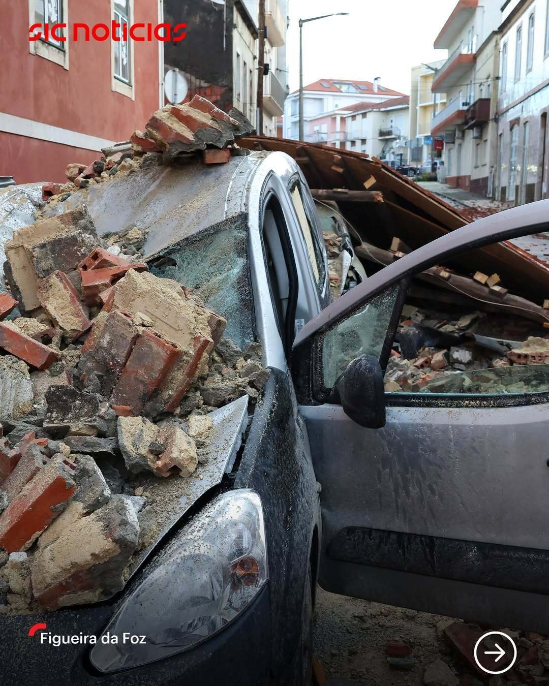 Без света были сотни тысяч людей: в Португалии пронесся мощный ураган, есть последствия. Фото и видео