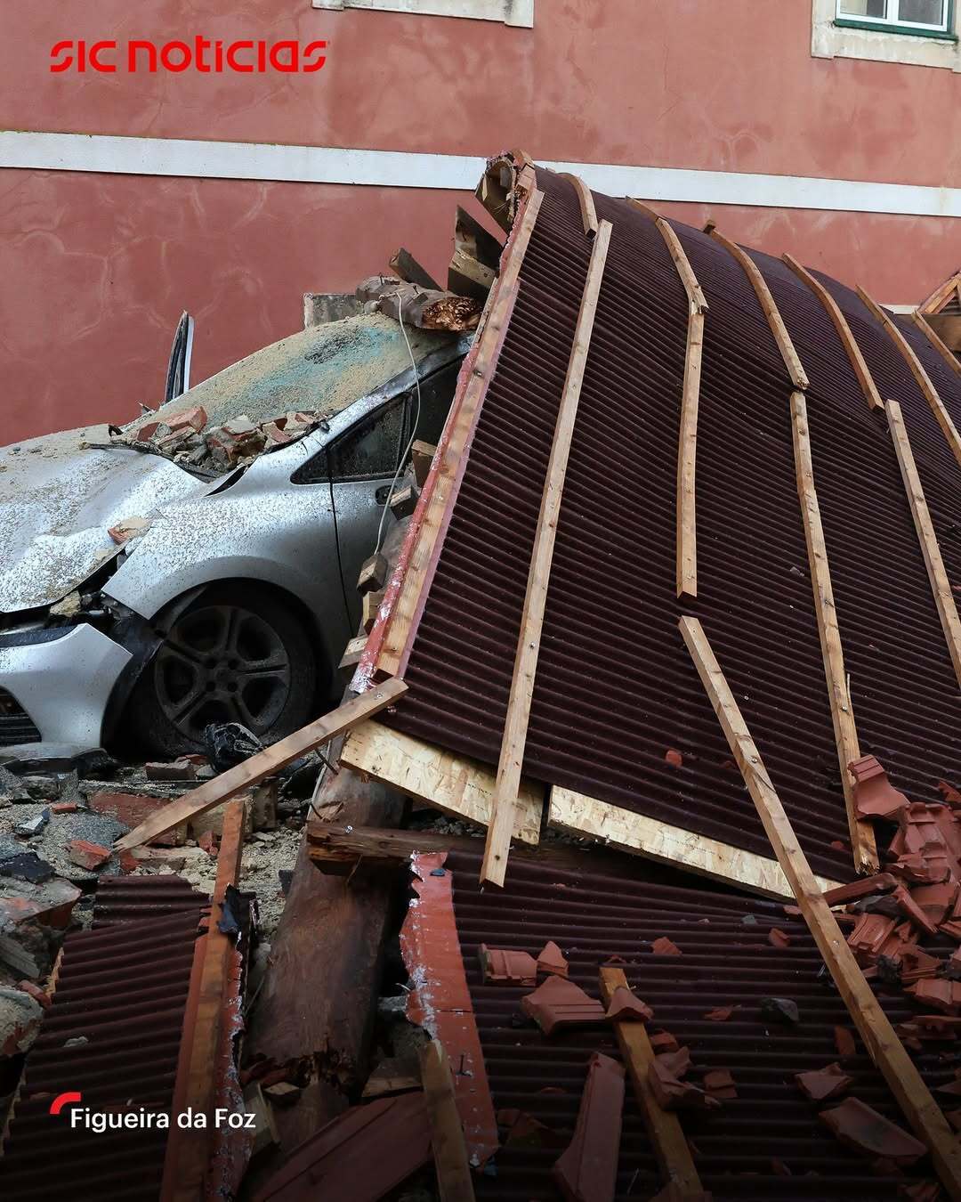 Без света были сотни тысяч людей: в Португалии пронесся мощный ураган, есть последствия. Фото и видео