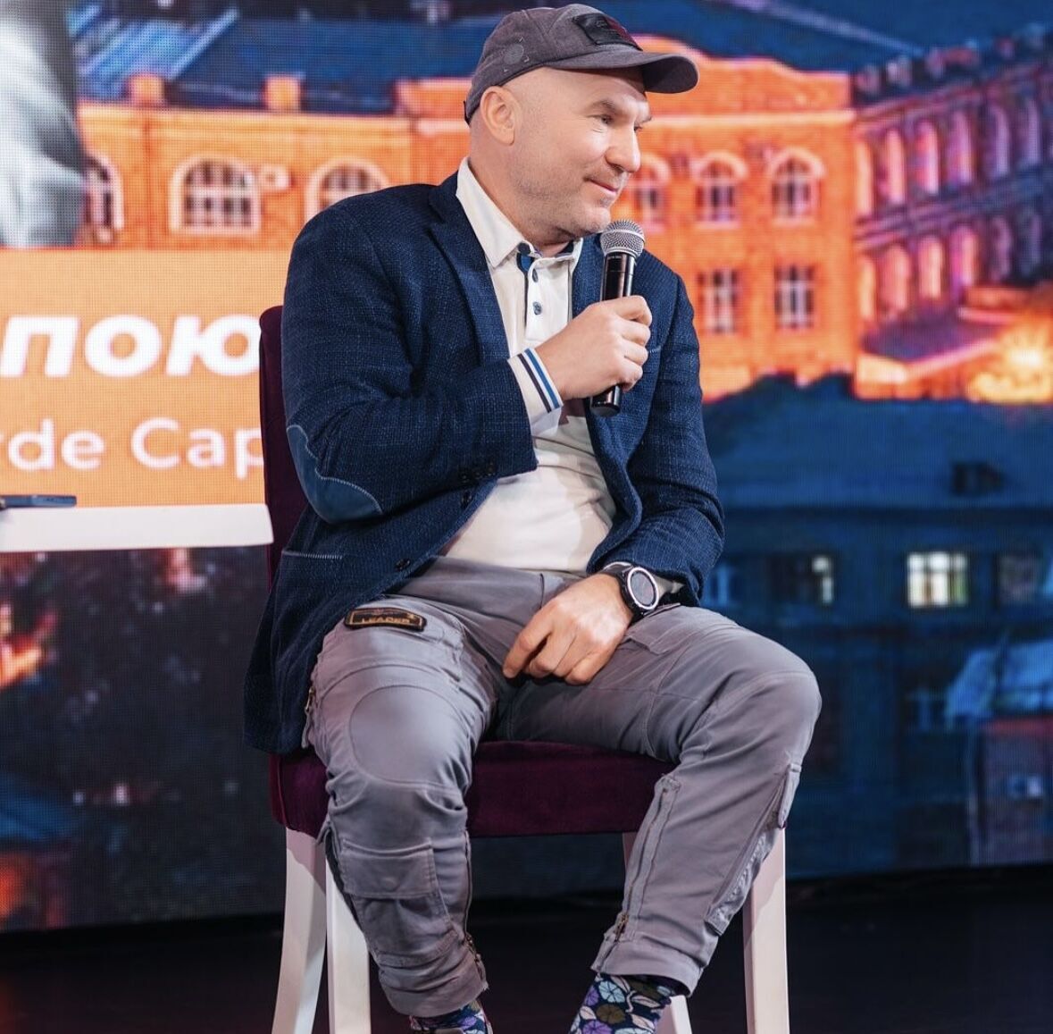 На гірськолижному курорті Куршевель другу добу горить п'ятизірковий готель, власниками якого називали українців: евакуювали десятки людей