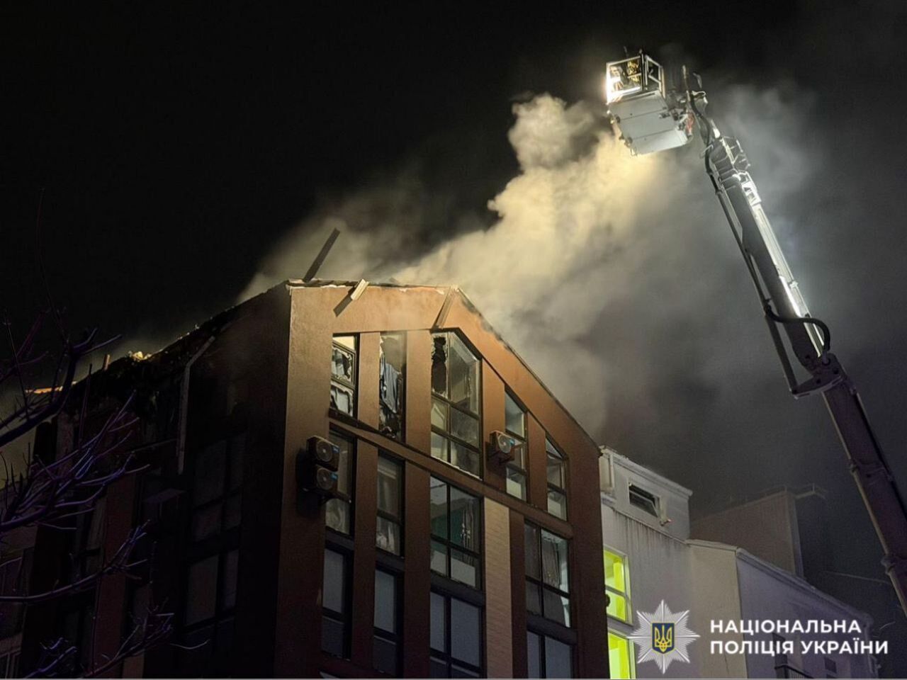 Російська атака на Київщині: батьки згоріли, а їх маленьку доньку врятував воєнний журналіст. Подробиці трагедії та відео