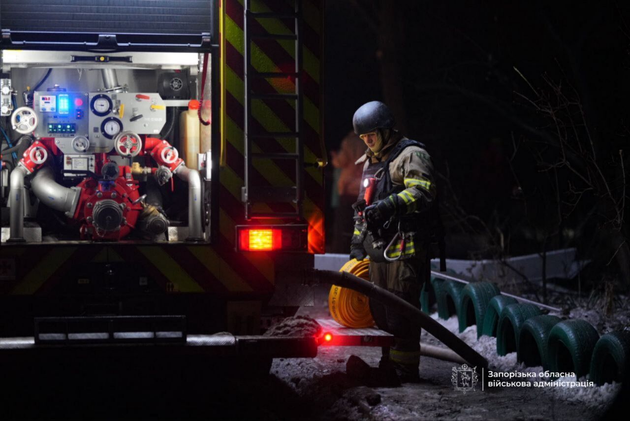 Россия ударила по Запорожью, есть прилет во двор многоэтажки: пострадали люди. Фото и видео