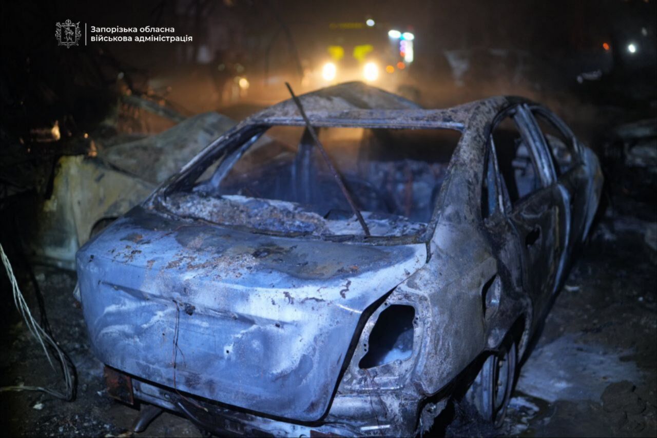 Россия ударила по Запорожью, есть прилет во двор многоэтажки: пострадали люди. Фото и видео