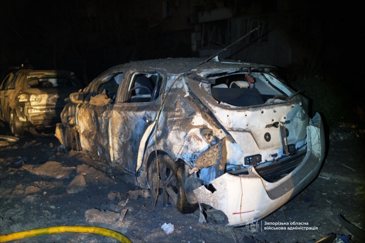 Россия ударила по Запорожью, есть прилет во двор многоэтажки: пострадали люди. Фото и видео