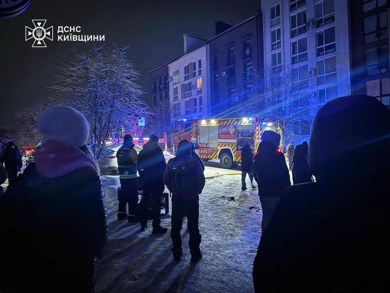 РФ вдарила дронами по Київщині: пошкоджено багатоповерхівку, загинули двоє людей. Фото