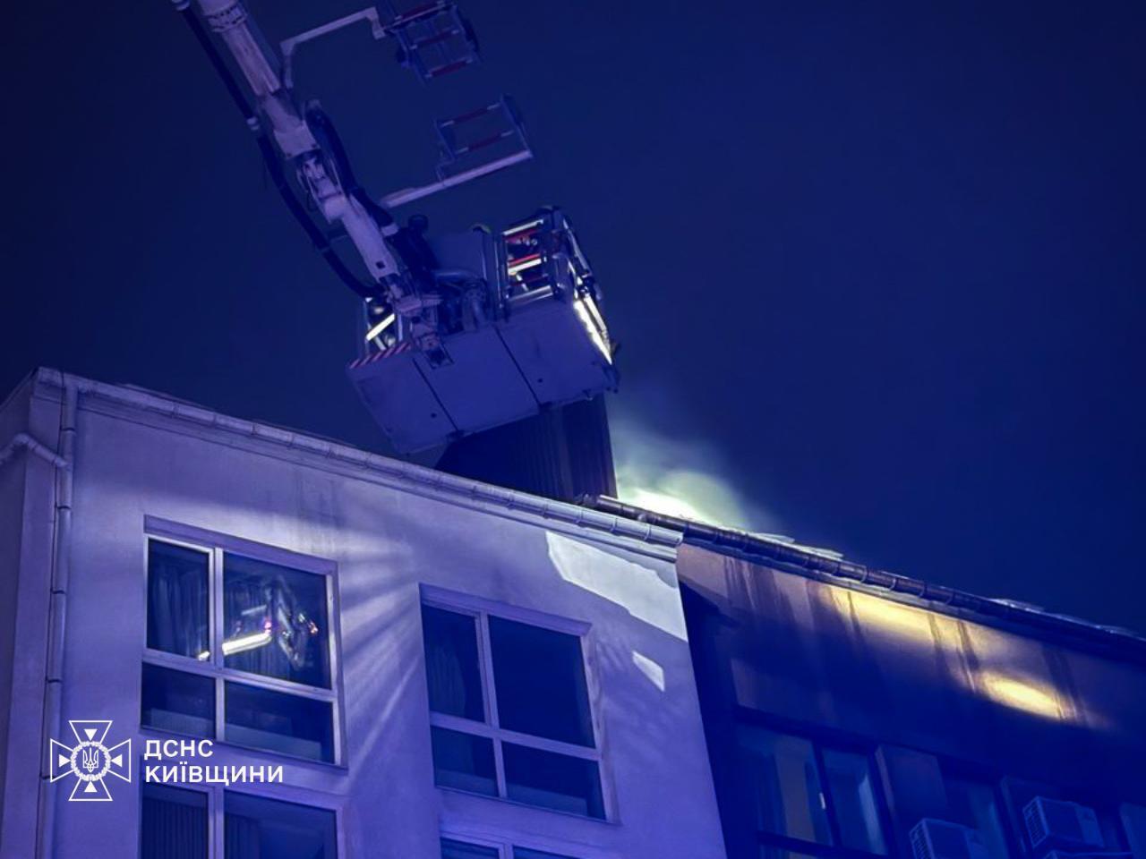 РФ вдарила дронами по Київщині: пошкоджено багатоповерхівку, загинули двоє людей. Фото