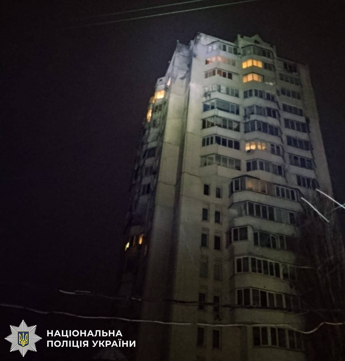 Оккупанты ночью атаковали Киев, есть разрушение: на месте работают спасатели. Фото