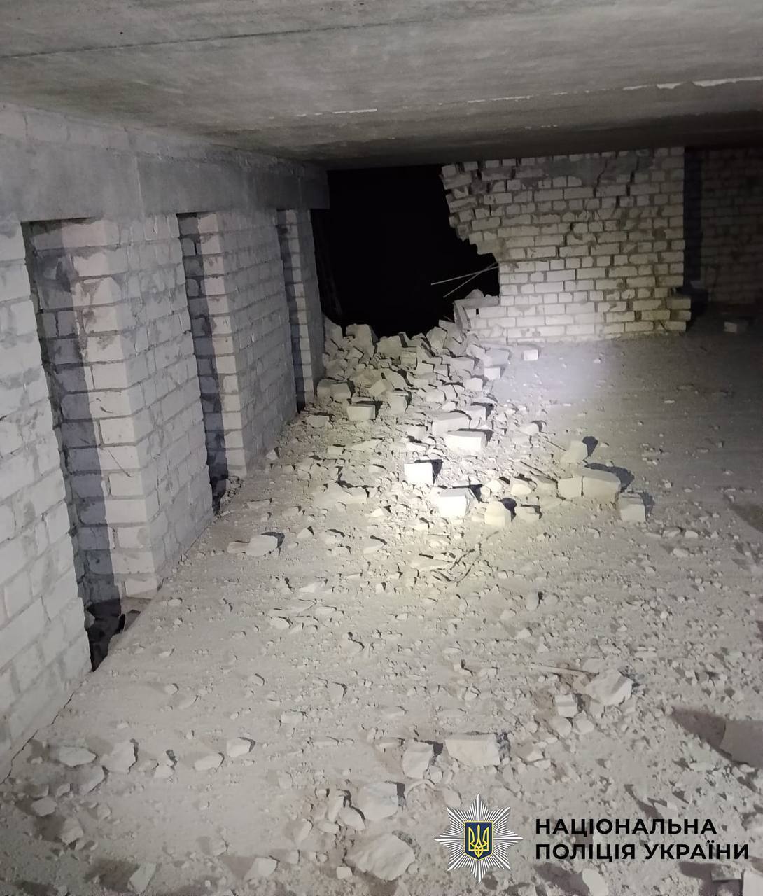 Оккупанты ночью атаковали Киев, есть разрушение: на месте работают спасатели. Фото