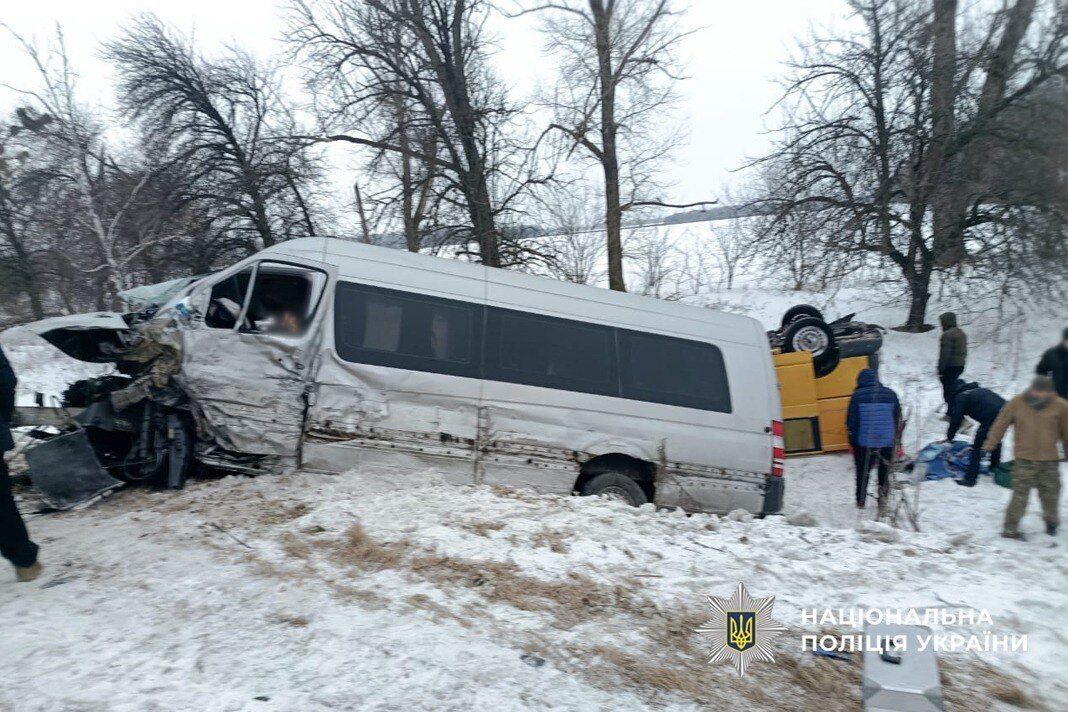 На Черкащині сталася потрійна ДТП: постраждали 11 людей. Фото
