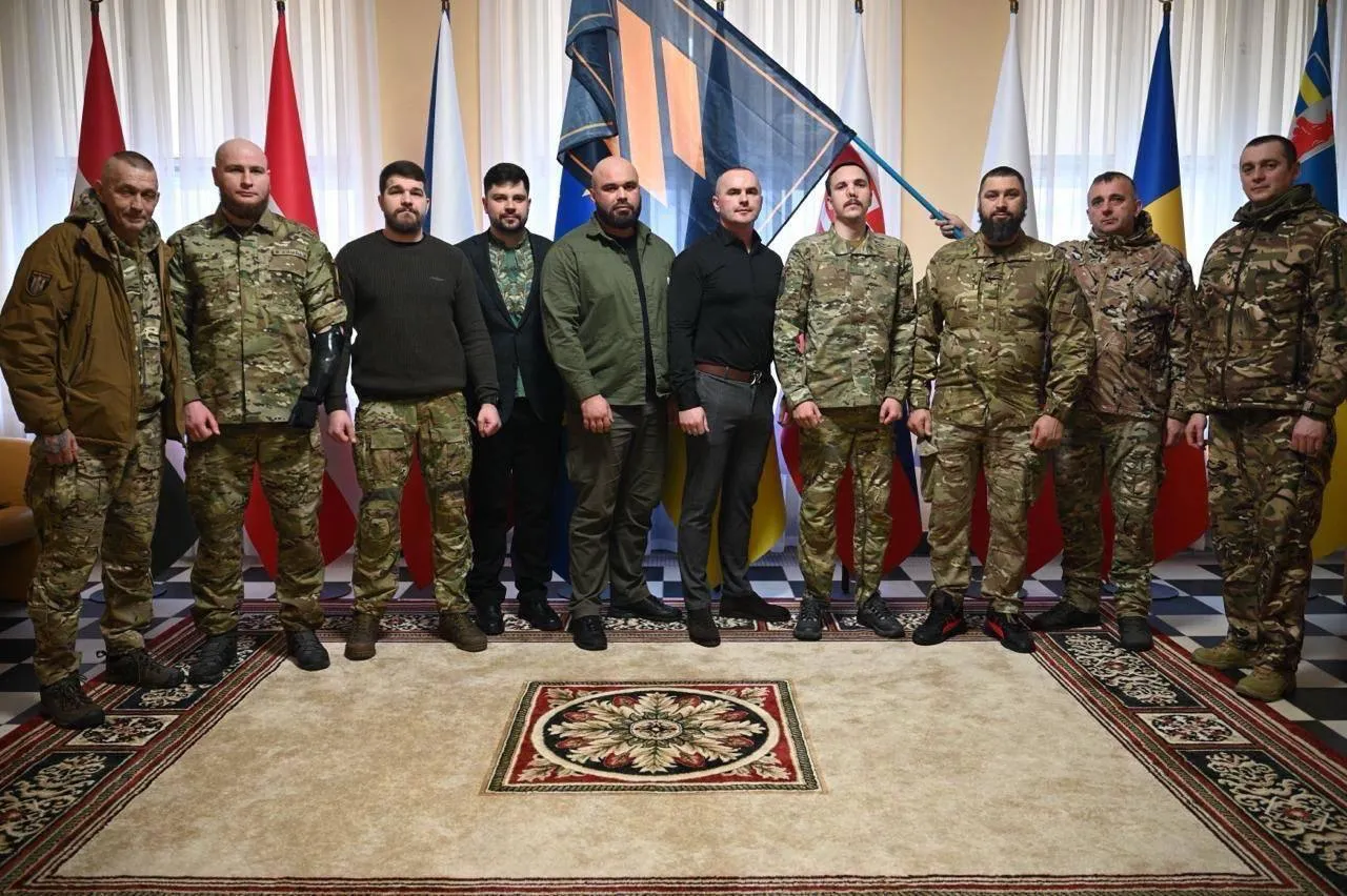 Раненым бойцам Третьего армейского корпуса передали квартиры в Закарпатье