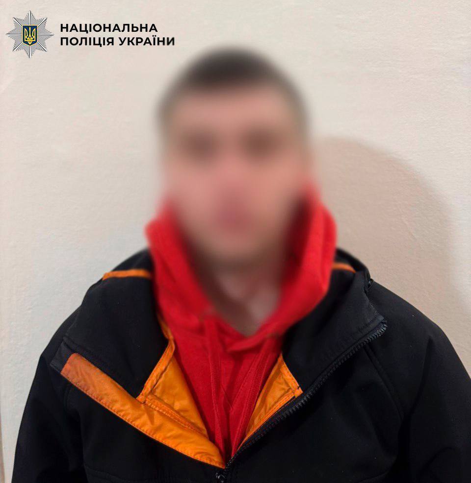 В Киеве на Крещатике пьяные молодые люди после отдыха в баре устроили драку с прохожими. Подробности и фото