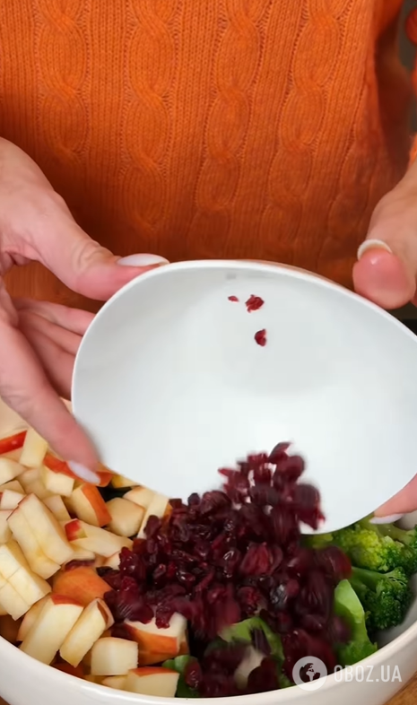 Корисний зимовий салат з броколі та яблуком: чим заправити