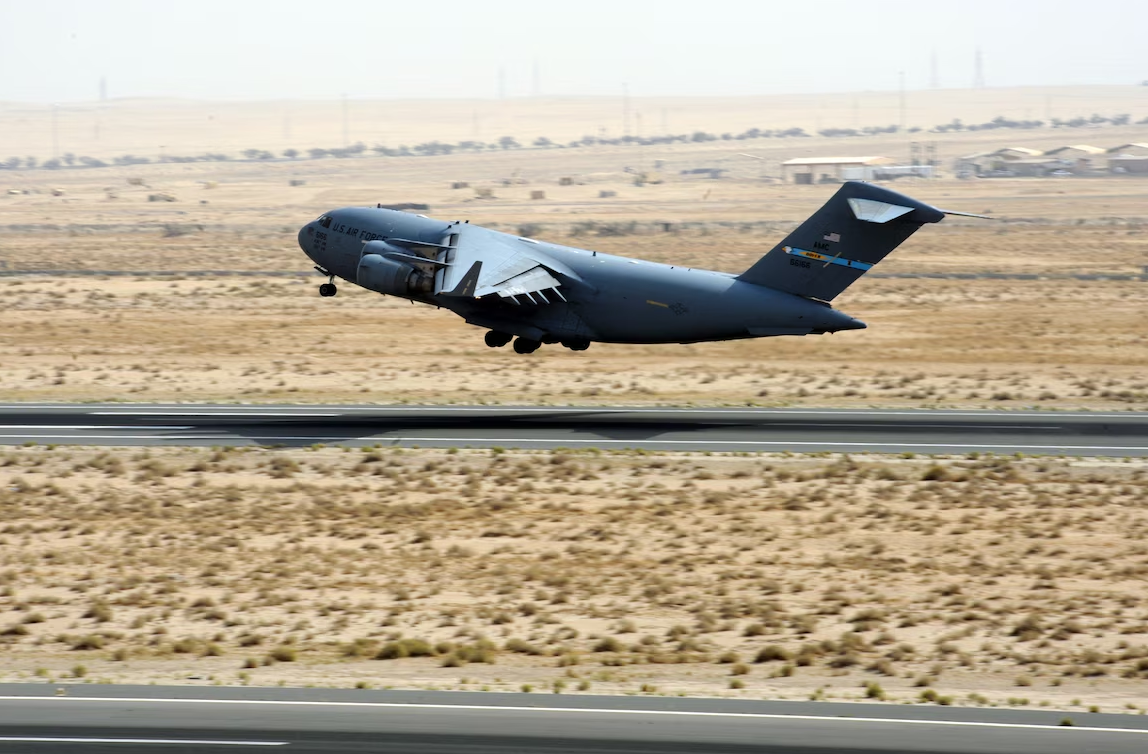 США перекинули десятки військово-транспортних літаків на Близький Схід: що відбувається