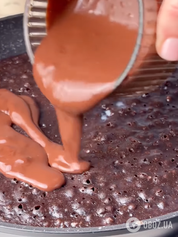 Швидкий шоколадний пиріг на сковороді: ділимося рецептом найлегшого десерту