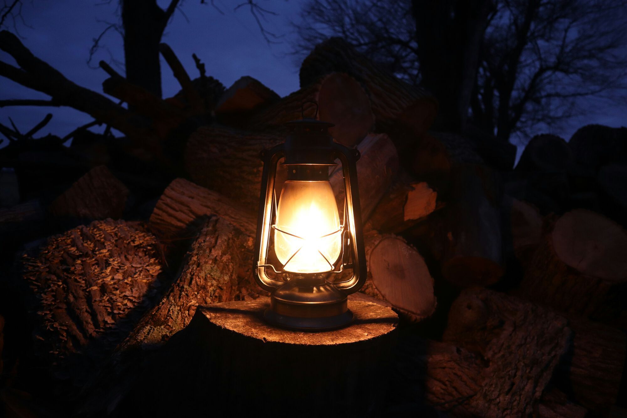 Чем освещать квартиру во время блэкаутов: лучшие способы