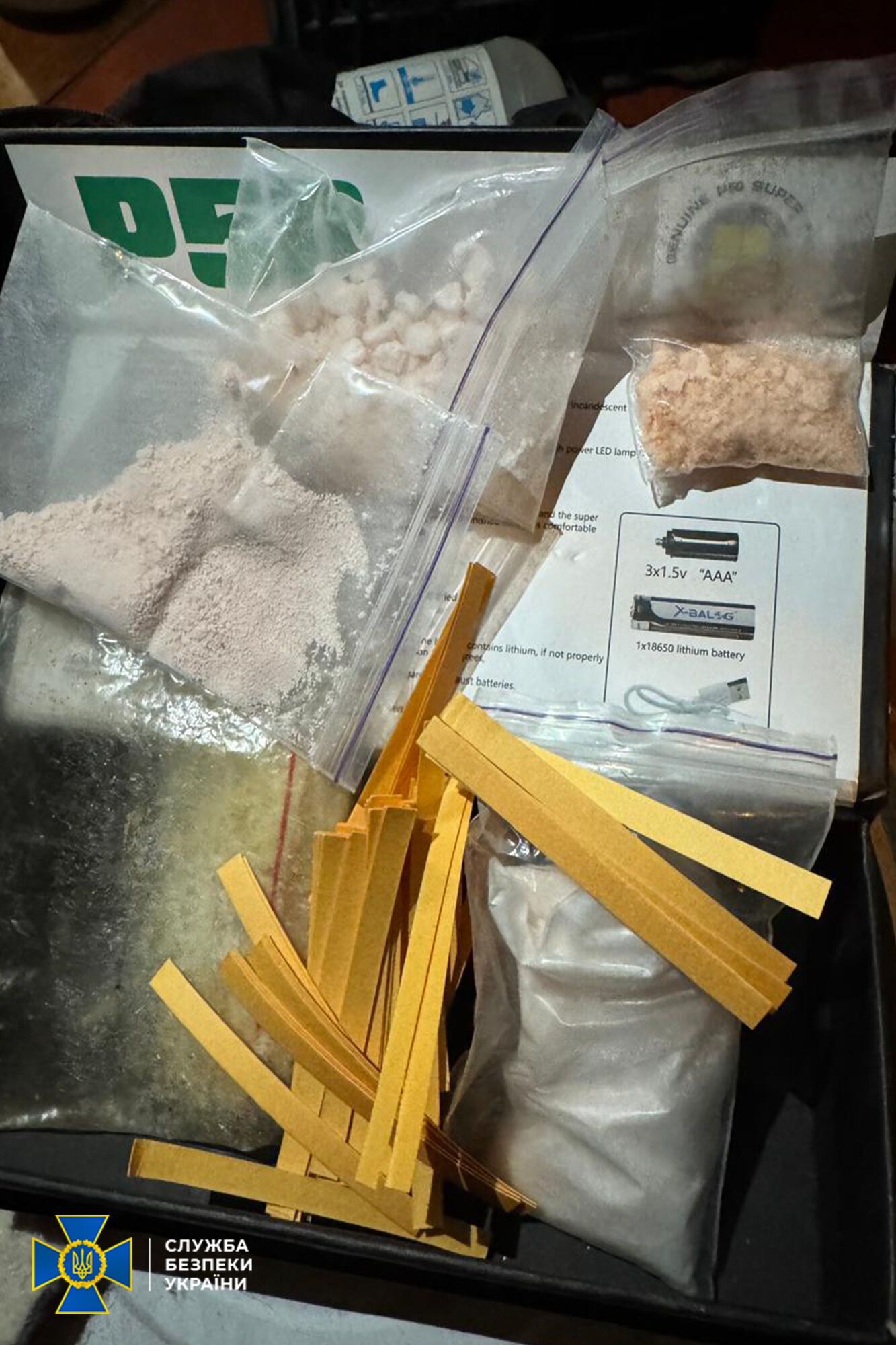 У Києві викрили "бізнесменів", які щомісяця виготовляли 10 кг наркотиків на 3 млн грн. Подробиці та фото