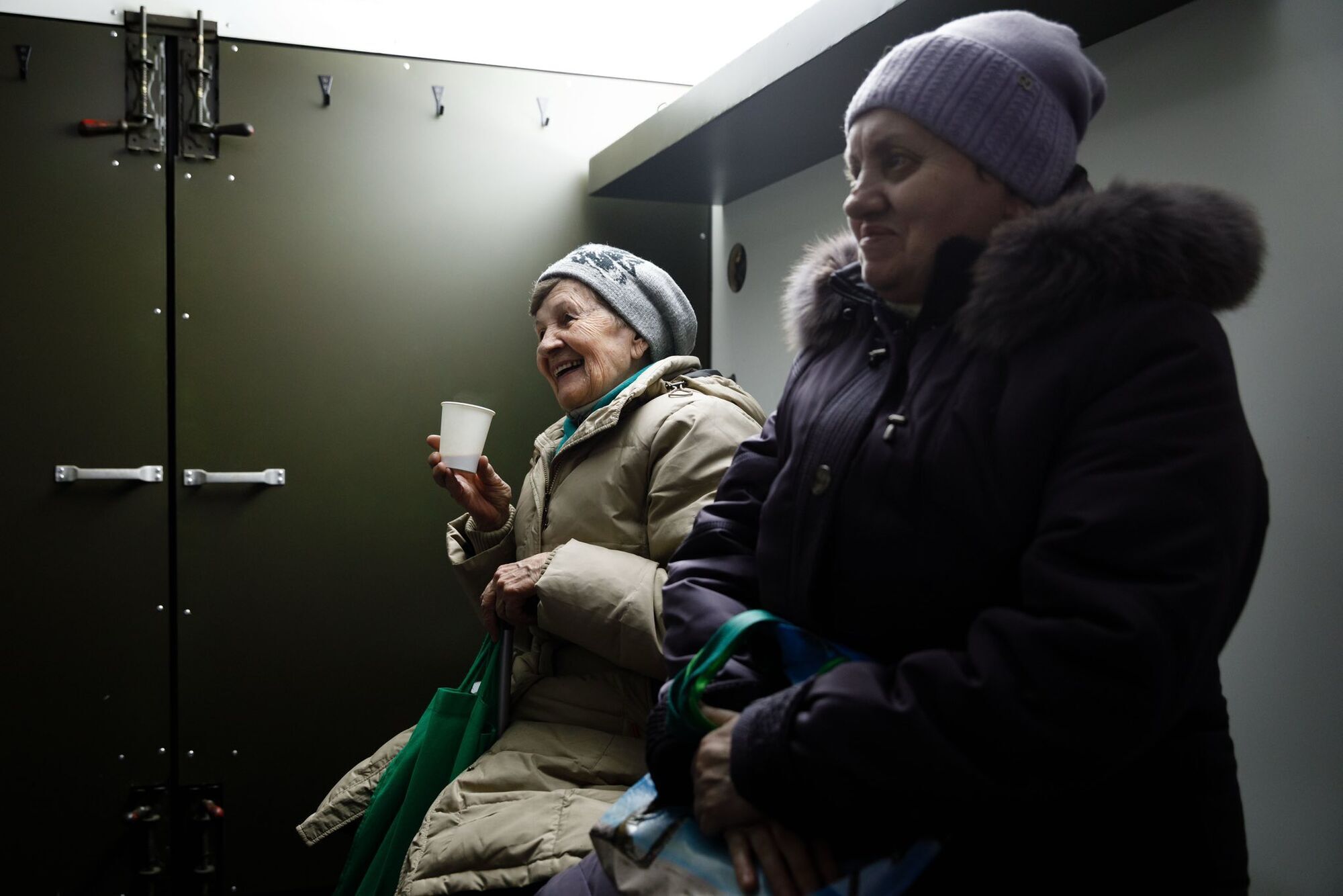 В Киеве разворачивают мобильные бытовые комплексы, переданные Порошенко